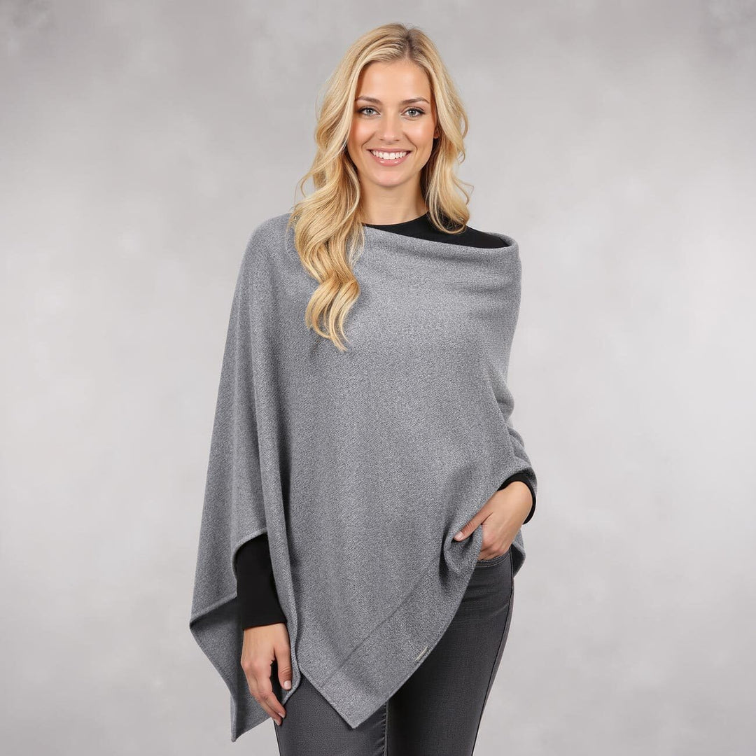 GIESSWEIN Merino Lambswool Poncho - Damen Feinstrick Überwurf aus Merinowolle, Wool Cape, Frauen Str