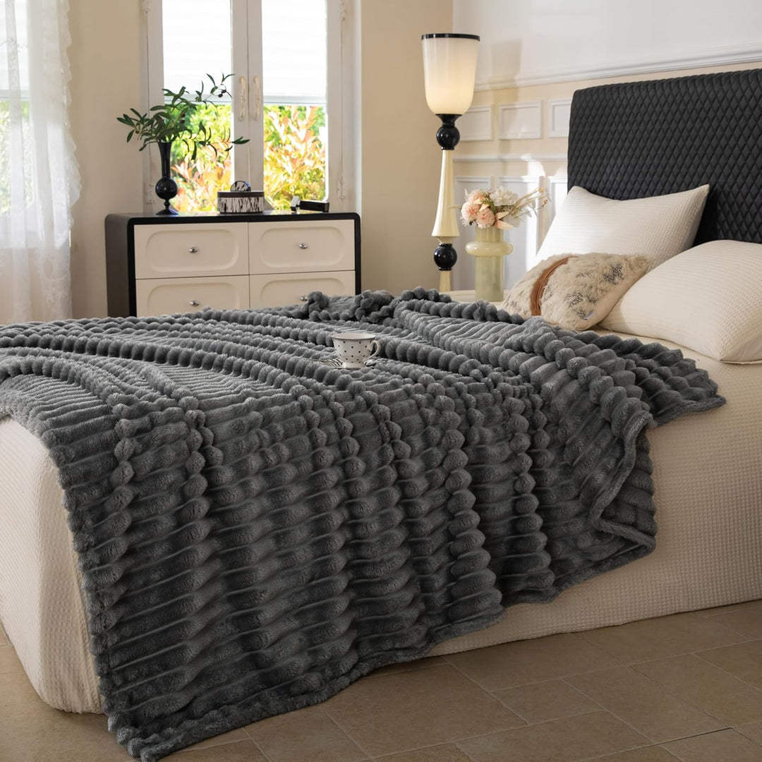 Kuscheldecke - Warme Flausige Bettüberwurf Decke und Sofadecke - Streifen Design Mama, Frauen und Fr