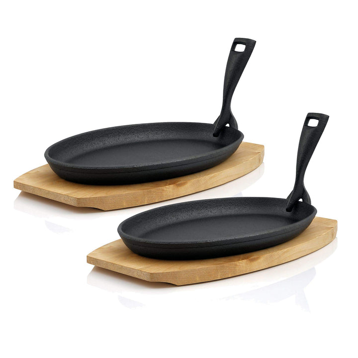 BBQ-Toro Gusseisen Servierpfännchen mit Holzunterlage (2 Stück) | 27 x 18 x 3 cm - oval | bereits ei