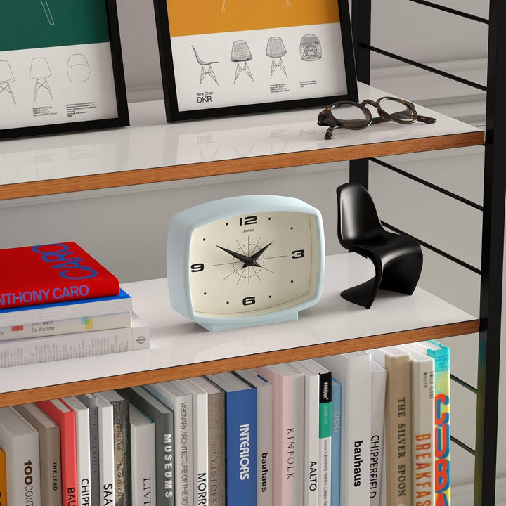 JONES CLOCKS® Schreibtischuhr 'Film' – rechteckiges Retro-Design in Blau, Cooler Look für Regal, Tis