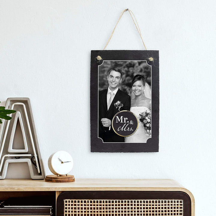 wandmotiv24 Schiefertafel Hochzeit Mr. & Mrs., Aufhängeschild mit Strick, Personalisierbar Digitaldr