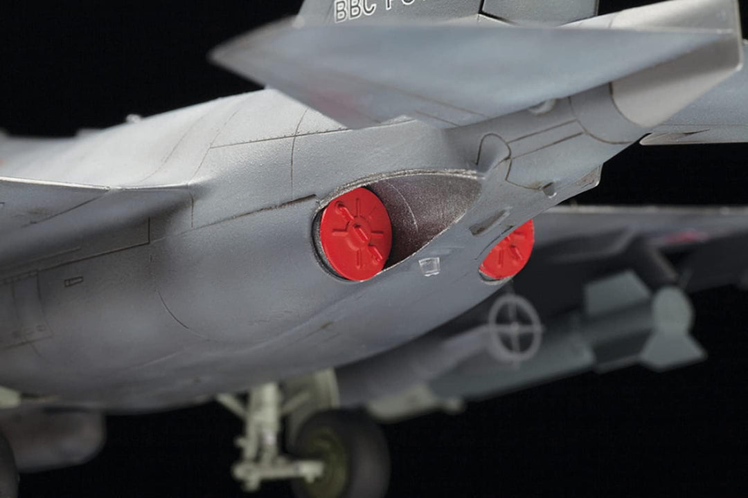 Zvezda Militär 4818 1:48 YAK-130 “Mitten” -Modellbausatz,Plastikbausatz, Bausatz zum Zusammenbauen,
