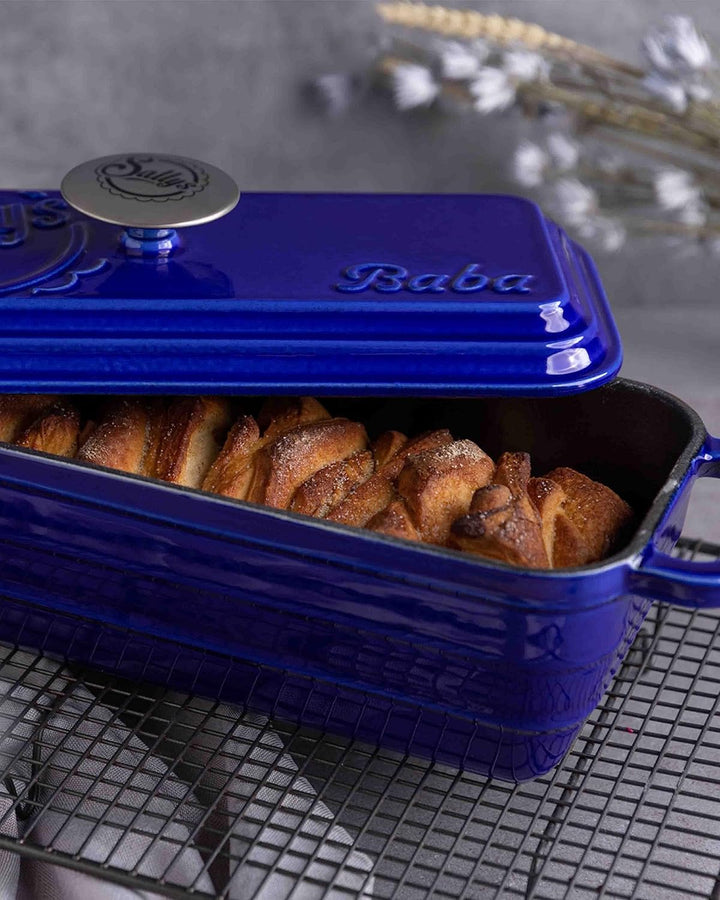 Sallys Gusseisen Brot- Backform Baba - Inklusive Brotskalpell (Royal Blue Majolika), Royal Blue Majo