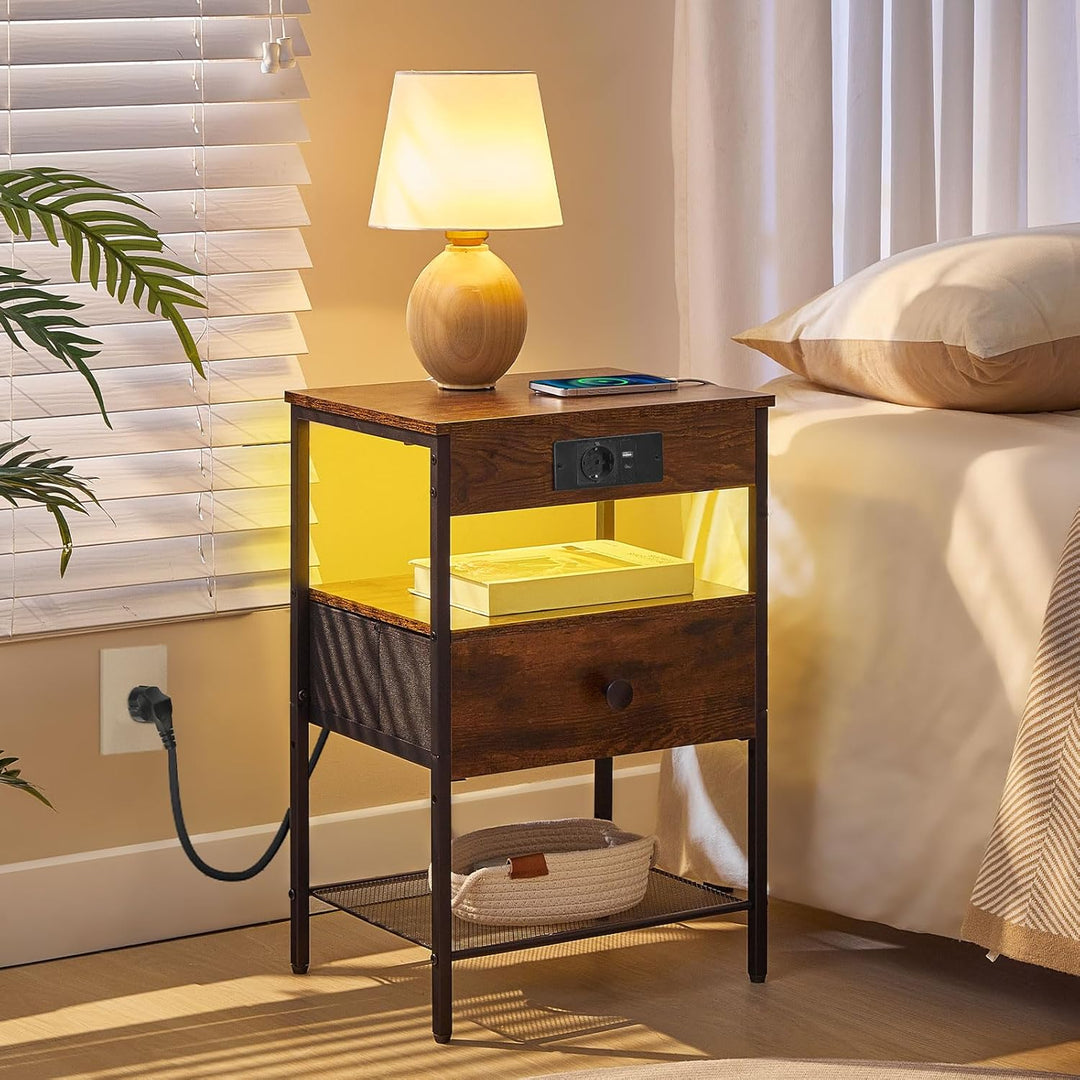 HOOBRO Nachttisch mit Ladestation und LED-Lichtleiste, schmaler Beistelltisch mit Schublade, Sofatis