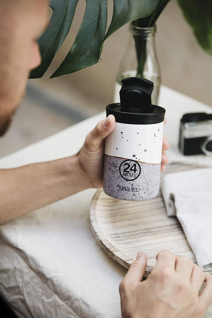 24 Bottles Travel Tumbler Isolierbecher aus lebensmittelechtem Edelstahl in der Farbe Deep Blue, 600