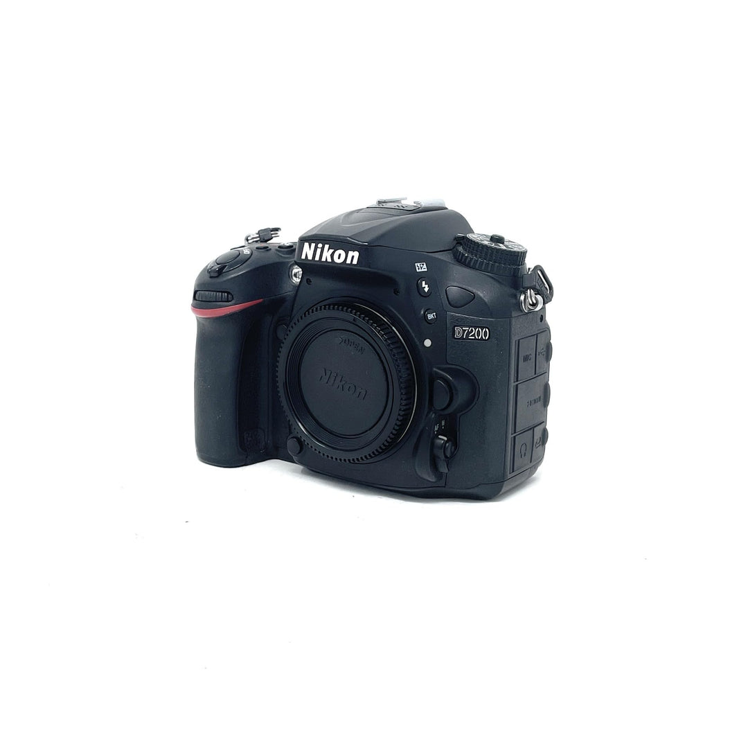 Nikon D7200 SLR-Digitalkamera (24 Megapixel, 8 cm (3,2 Zoll) LCD-Display, Wi-Fi, NFC, Full-HD-Video)