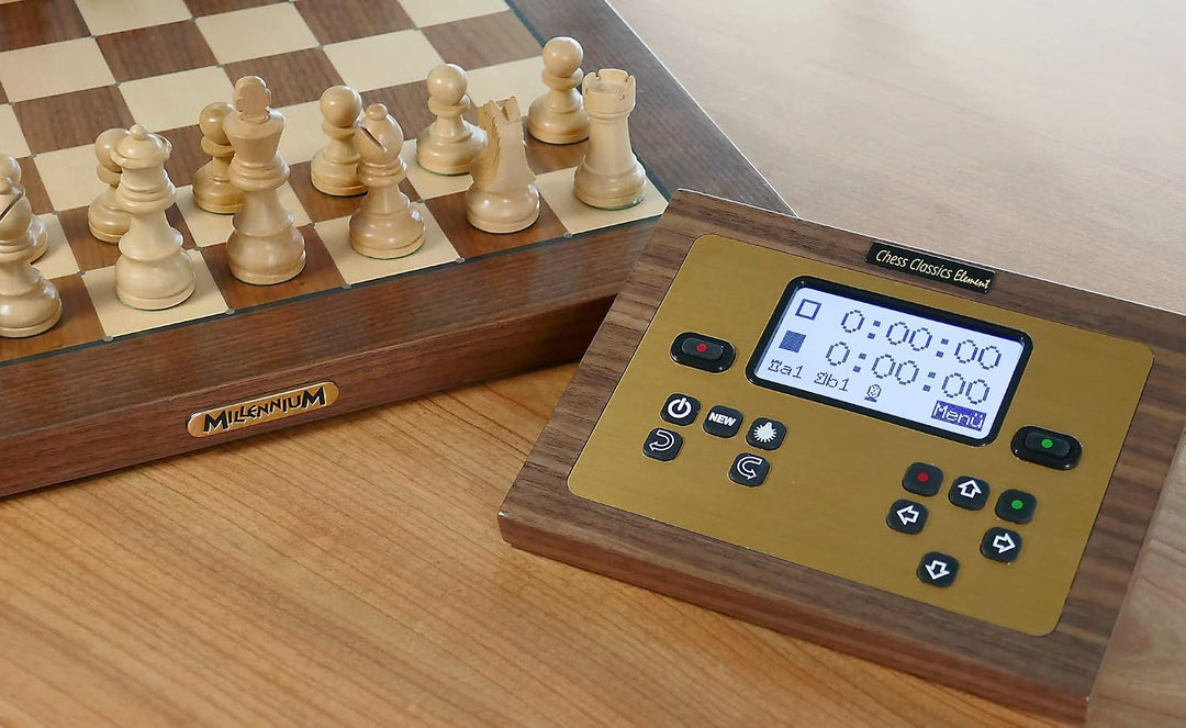 Millennium Chess Classics Exclusive (M828) – Holz-Schachcomputer mit Figurenerkennung, 2 Top-Schachp