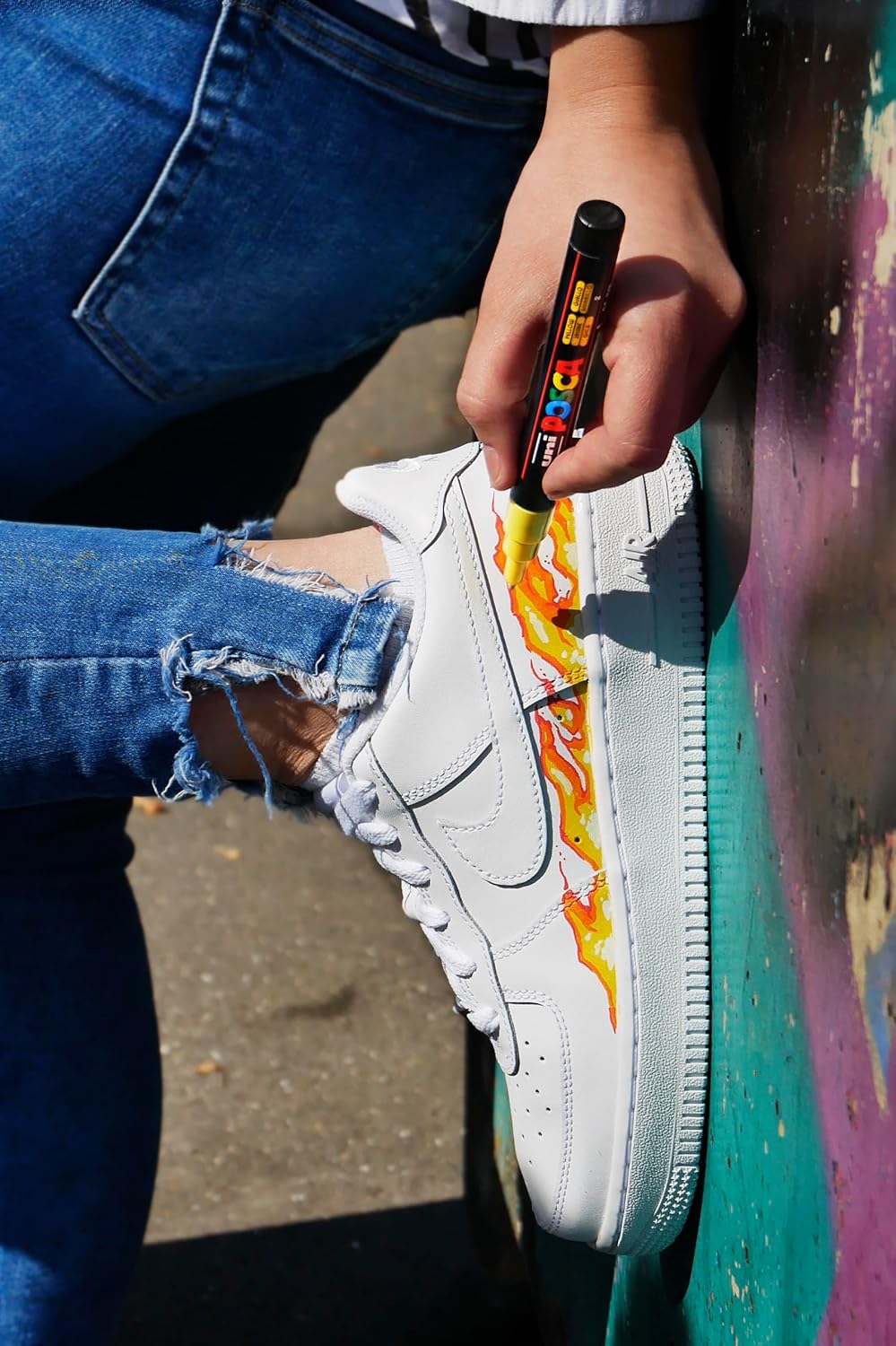 uni-ball 186828 - POSCA Marker Set Sneaker Stifte, 8er Etui, deckend auf dunklen Oberflächen | Marke