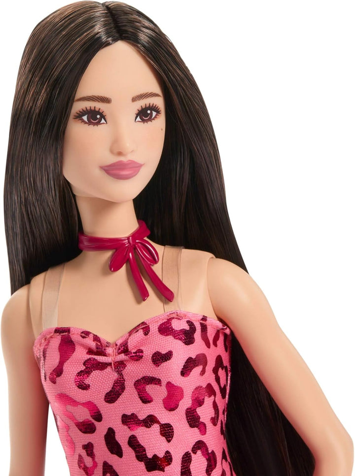 Barbie Fashionistas Puppe Nr. 246 in einem rosa, trägerlosen Kleid mit Leopardenmuster, mit schwarze