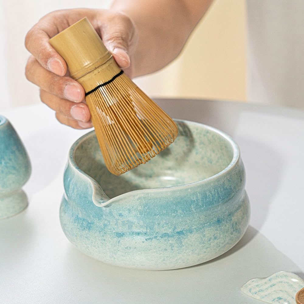 Keramik-Matcha-Schale mit Ausgiesser, traditionell handgefertigt, grossbauchig, glaswechselnd gebran