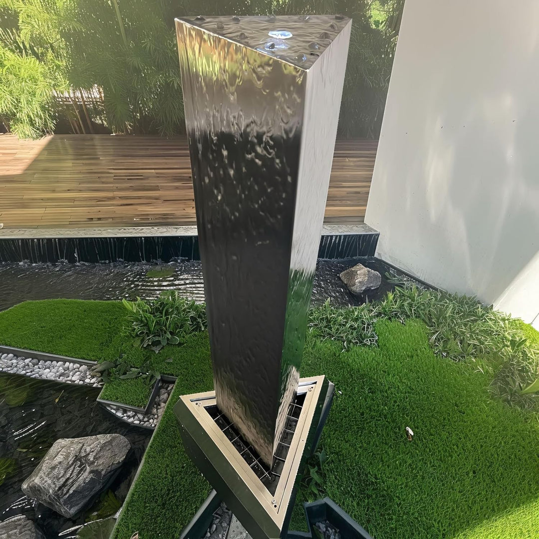 Köhko® Dreieckige Säule H150cm mit integrierte LED-Beleuchtung auf Dreieckige Edelstahl Becken Matte