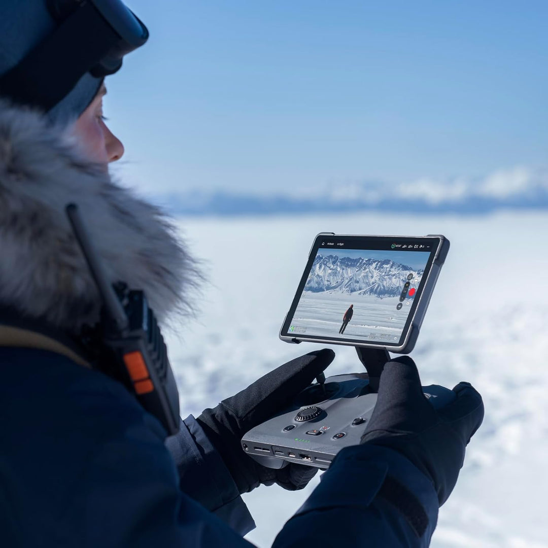 DJI RC Pro 2-Fernsteuerung – 7 Zoll superhelles, drehbares Display für Vertikalaufnahmen, zusammenkl