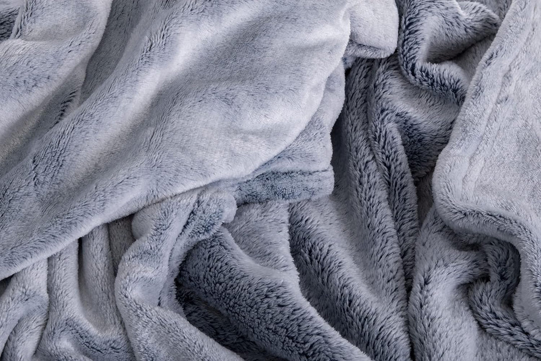 Sansibar Wohndecke Kuscheldecke Tagesdecke Micro Flausch Prägedruck 150x200 cm Silber/Blau, 150x200