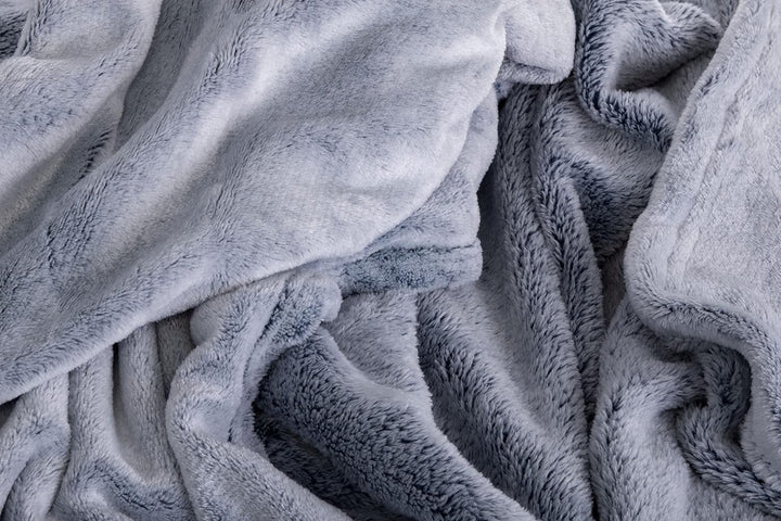 Sansibar Wohndecke Kuscheldecke Tagesdecke Micro Flausch Prägedruck 150x200 cm Silber/Blau, 150x200