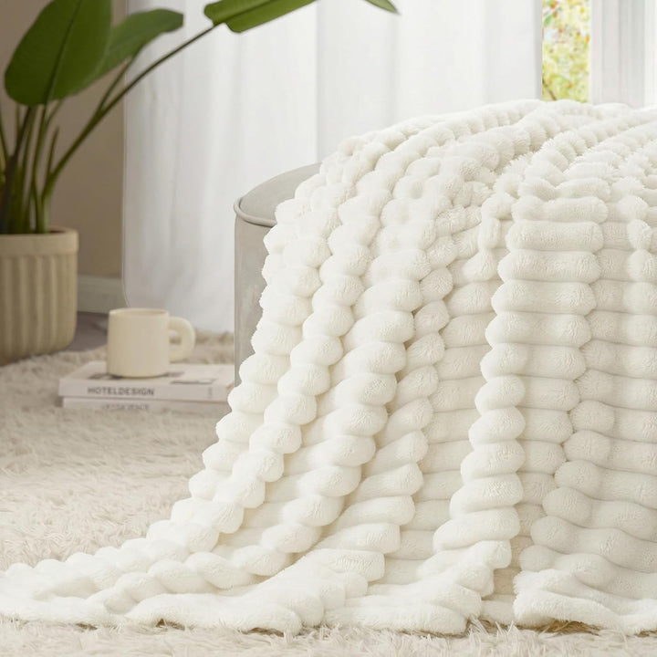 WAVVE Kuscheldecke Flauschig Decke - 150x200cm - Cream - Weiche Flanell Fleecedecke, Sofadecke & Cou