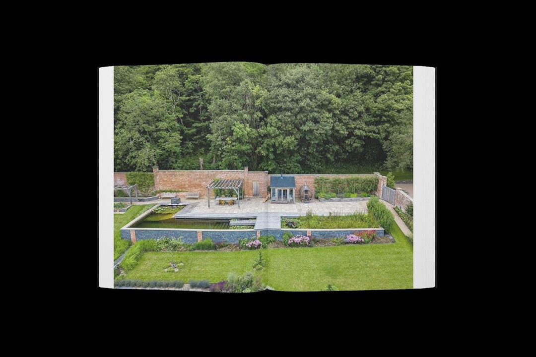 The Art of Living Water: Lebendiges Wasser, zeitloses Design. Die Welt der Naturpools und Schwimmtei