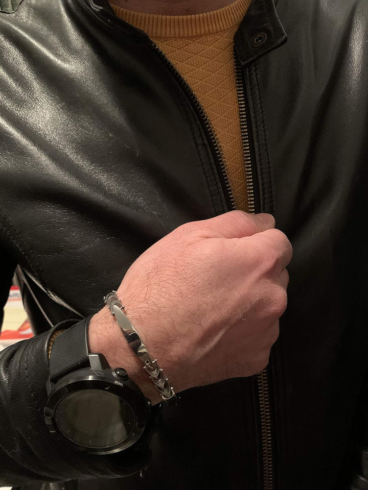Karthe Jewels Zen S Karbon Herren-Armband aus Stahl und Kohlefaser.