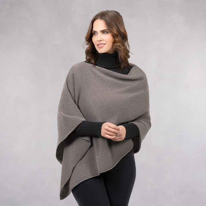 GIESSWEIN Merino Lambswool Poncho - Damen Feinstrick Überwurf aus Merinowolle, Wool Cape, Frauen Str