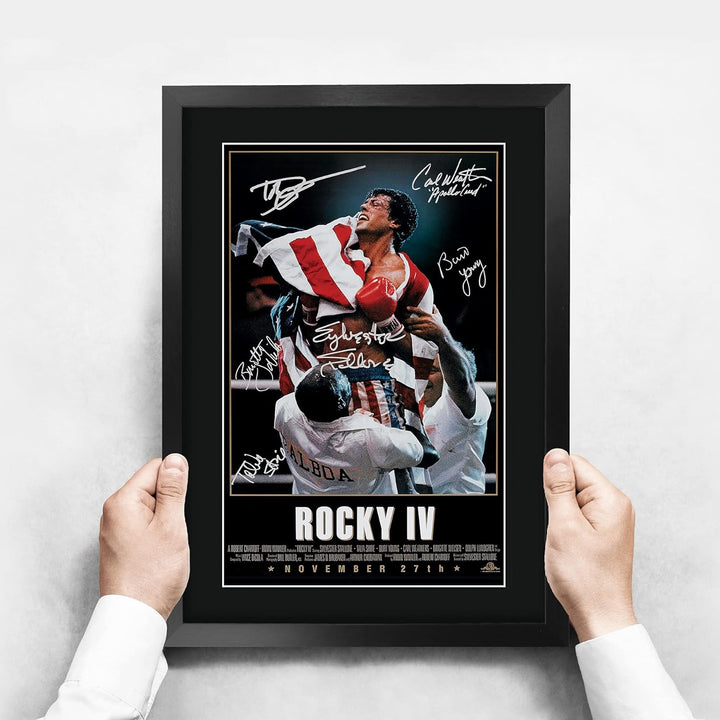 HWC Trading Rocky IV The Cast Rocky 4 Sylvester Stallone Dolph Lundgren Gifts Poster mit Autogramm f