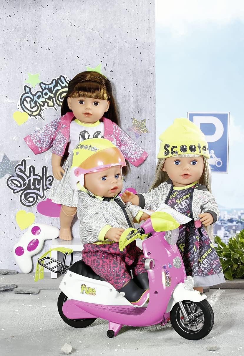 BABY born Deluxe Scooter Outfit, buntes Puppenkleid mit Jacke, Mütze und Stiefeln für 43 cm Puppen,