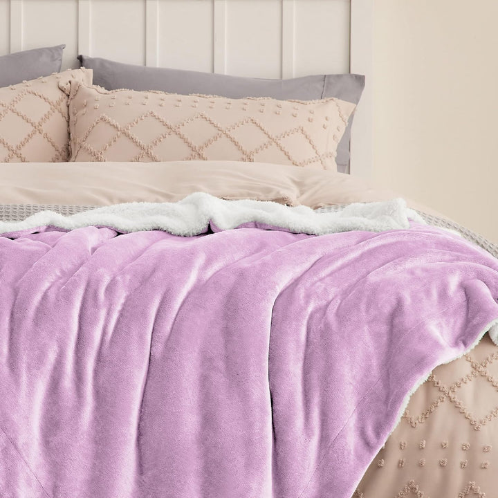 BEDSURE Decke Sofa Kuscheldecke Lila Warm Sherpa Sofaüberwurf Decke gross, Dicke Sofadecke Couchdeck