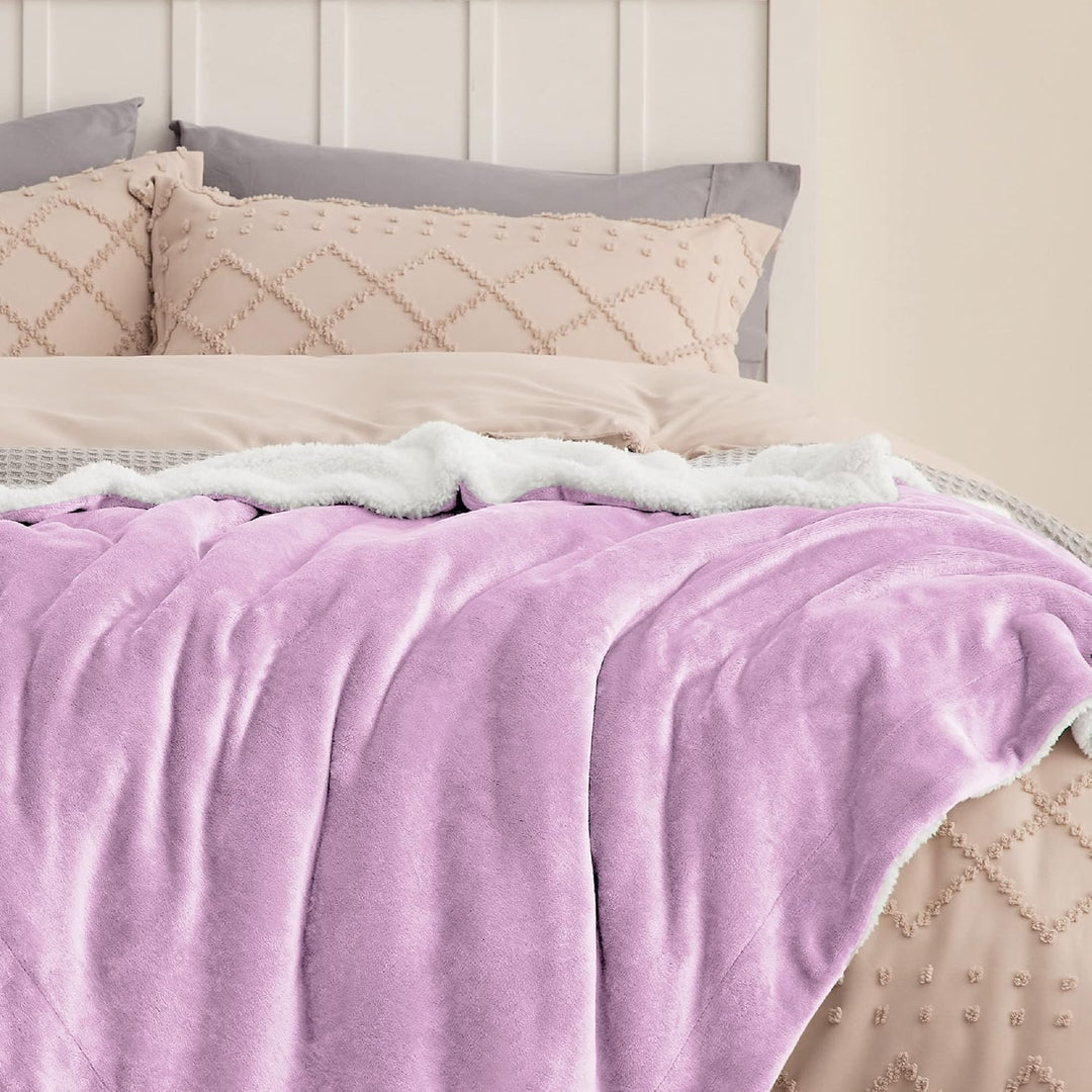 BEDSURE Decke Sofa Kuscheldecke Flauschig Lila - Warm Sherpa Sofaüberwurf Decke, Dicke Sofadecke Cou