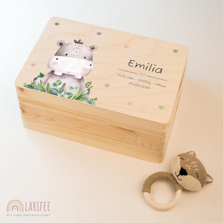 LARIFEE Erinnerungskiste personalisiert Nilpferd mit Name – Baby Erinnerungsbox Holz klein 30x20x14