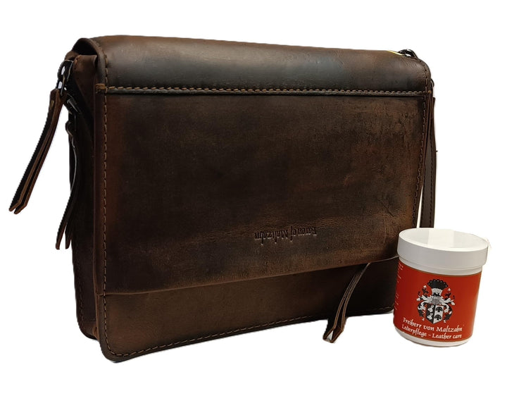 Baron Of Maltzahn Handgelenktasche Herrentasche KANT aus braunem Büffel-Leder + Lederpflege