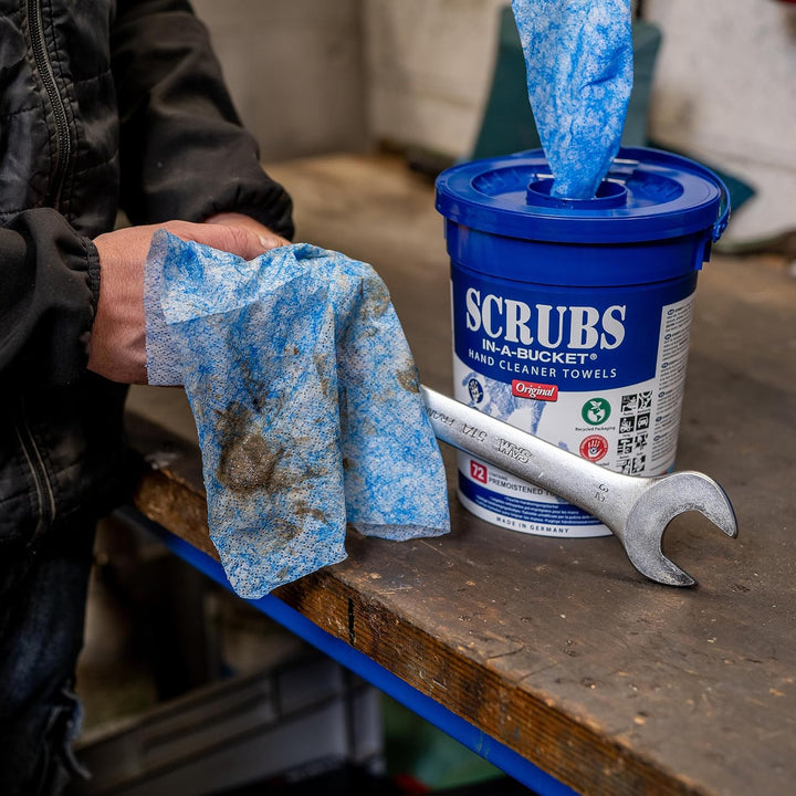 SCRUBS in-a-bucket mit nachhaltigem SCRUBS Refill Nachfüllpack mit je 72 Stück Handreinigungstücher