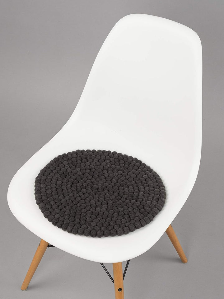 myfelt Filzkugel-Sitzauflage/Stuhlauflage - Kuno - rund, 36 cm, Anthrazit