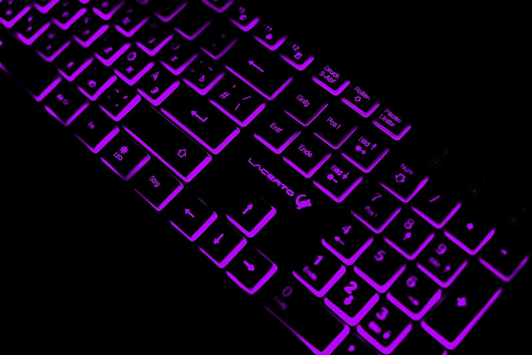 Lacerto® | Bilinguale Russisch-Deutsche beleuchtete Tastatur, USB, Spritzwassergeschützt, Deutsch +