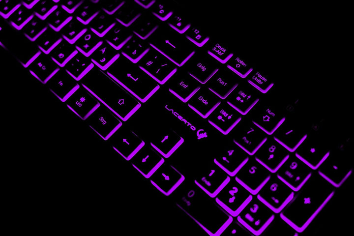 Lacerto® | Bilinguale Russisch-Deutsche beleuchtete Tastatur, USB, Spritzwassergeschützt, Deutsch +