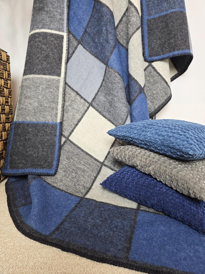 Wohndecke Wolldecke 100% Schurwolle 150 x 200 cm Tagesdecke Schurwolldecke Plaid Selva Grau-Blau-Hel