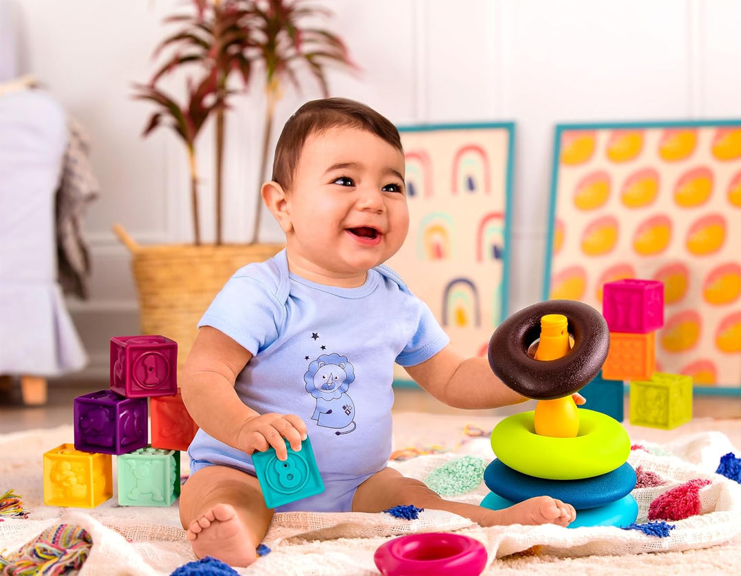 B. toys - One Two Squeeze & Hüpfsteine Set - Baby-Blöcke & Stapel-Ringe - 10 nummerierte Blöcke und