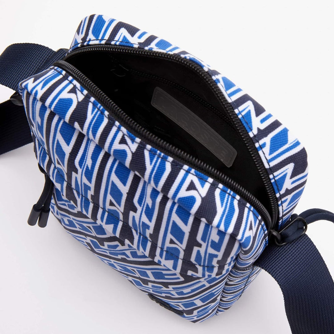 Lacoste Herren Umhängetasche VERTICAL CAMERA BAG,100% recyceltes Polyester Mono Grossbritannien, Wei