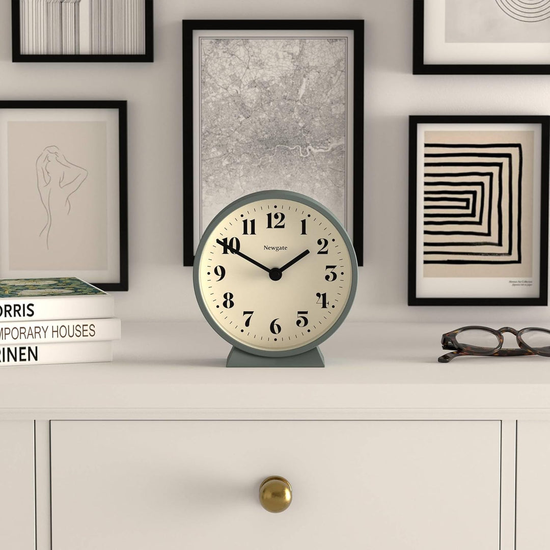 NEWGATE® Theater-Kaminuhr | Modernes, klassisches rundes Design | Spargelgrün | Moderner Stil für Sc