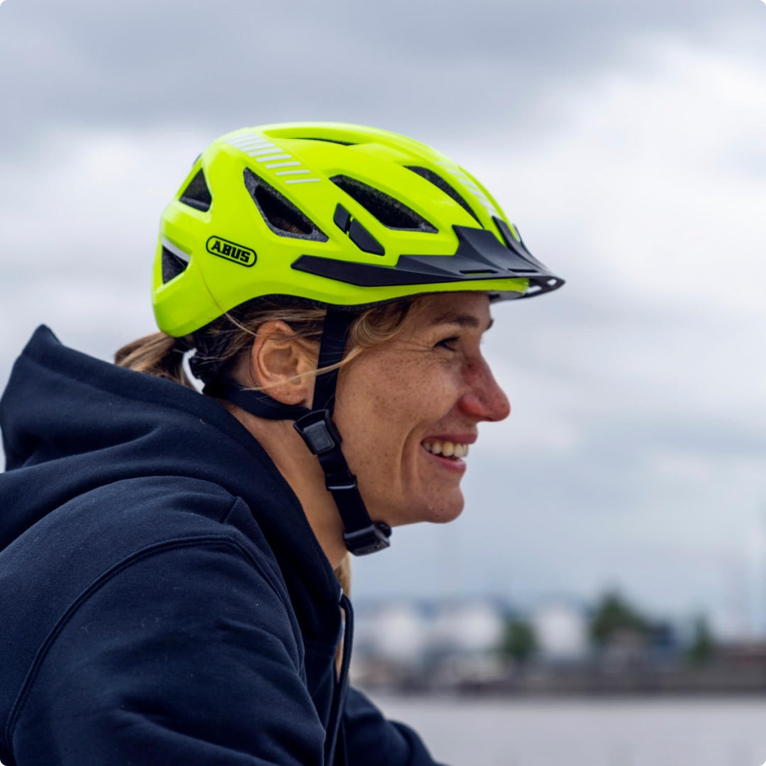 ABUS Stadthelm Urban-I 3.0 - Fahrradhelm mit Rücklicht, Schirm und Magnetverschluss - für Damen und