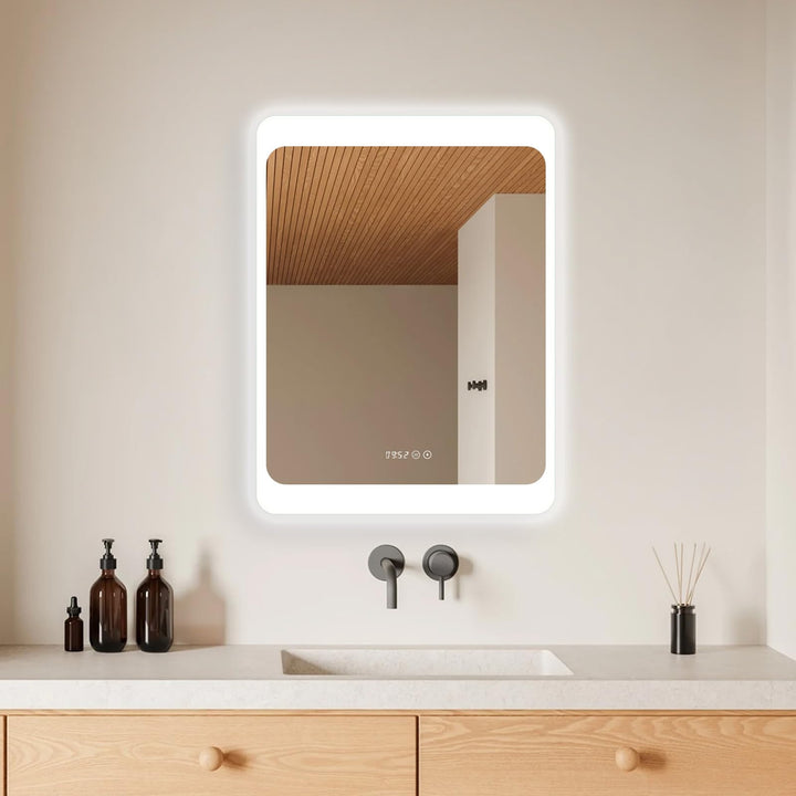 HOKO® LED Badspiegel mit ANTIBESCHLAG SPIEGELHEIZUNG und digitaler Uhr, Duisburg 60x80cm, Badezimmer