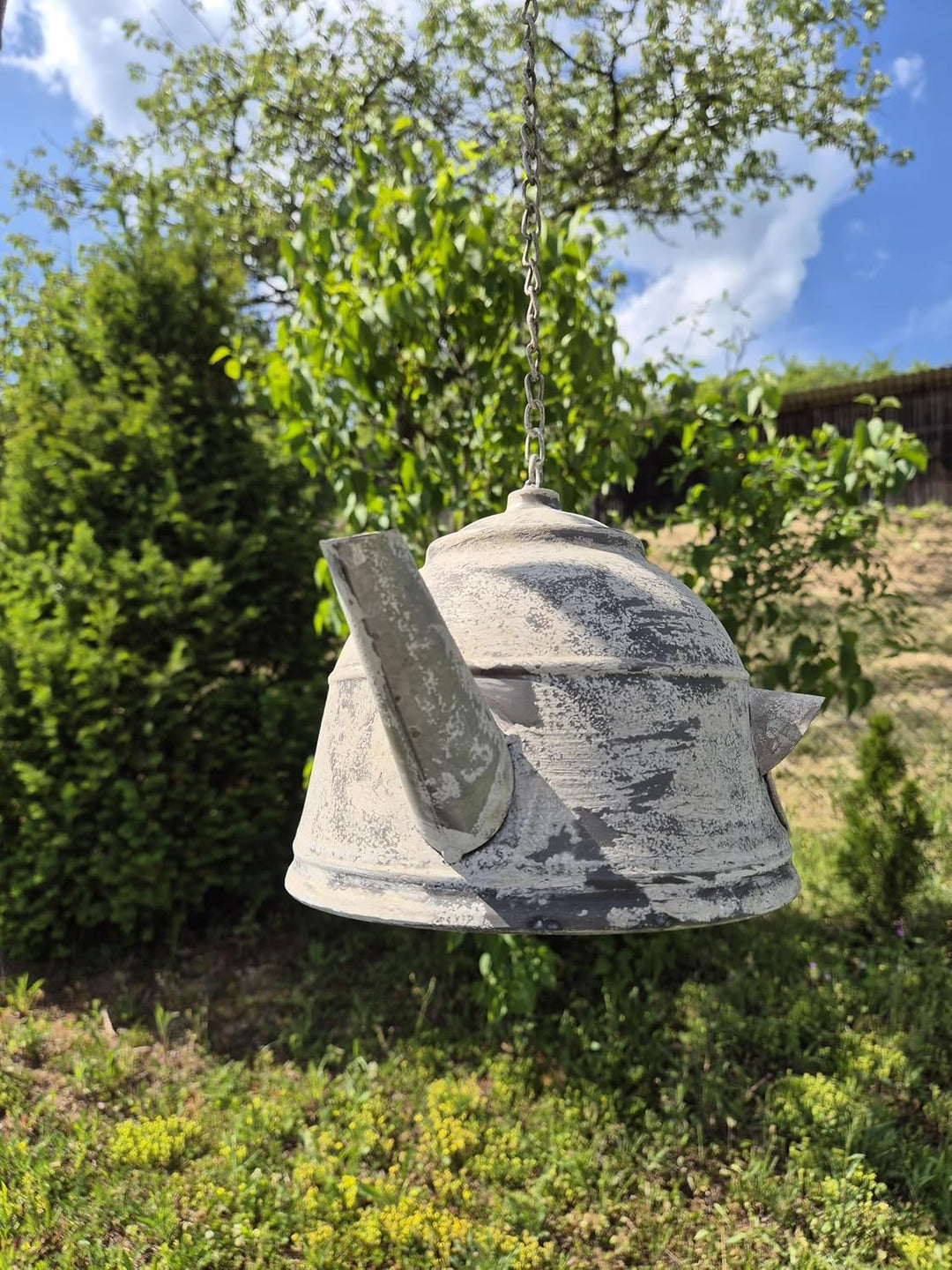 Nistkasten Teekessel an Kette - Balkon und Garten - Nistkasten für Vögel
