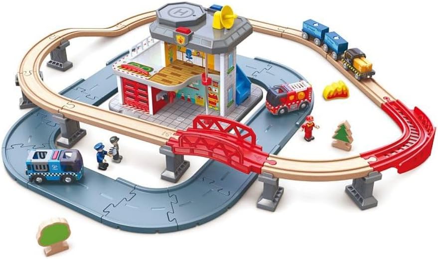 Hape Notfall-Hauptquatier mit Eisenbahnstrecke aus Holz und Strasse, ab 3 Jahren
