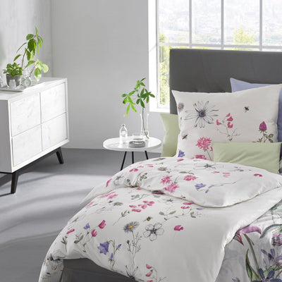 fleuresse 113825, sommerliche Mako-Satin-Bettwäsche, sommerliche Blumen mit Bienen, Oeko-TEX® Standa