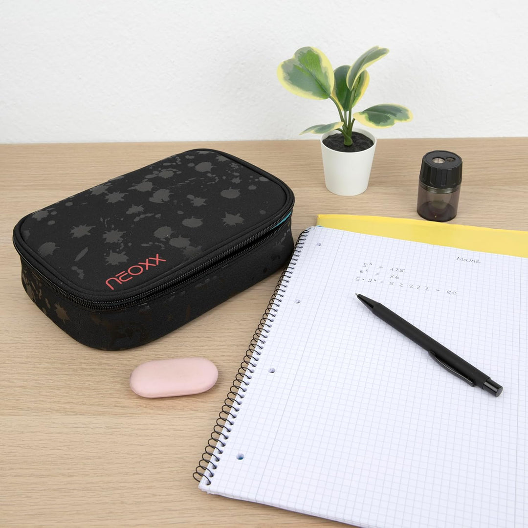 neoxx - Schlamperbox Dunk Splash in Black – Platz für EIN Geodreieck – Stifte Flap mit 26 Stifteschl