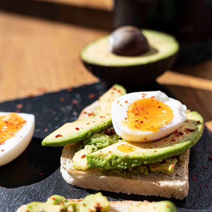 Cloer 6021 Eierkocher, bis zu 3 Eier, herausnehmbarer Eierträger, Servierfunktion, 300 Watt, Kunstst