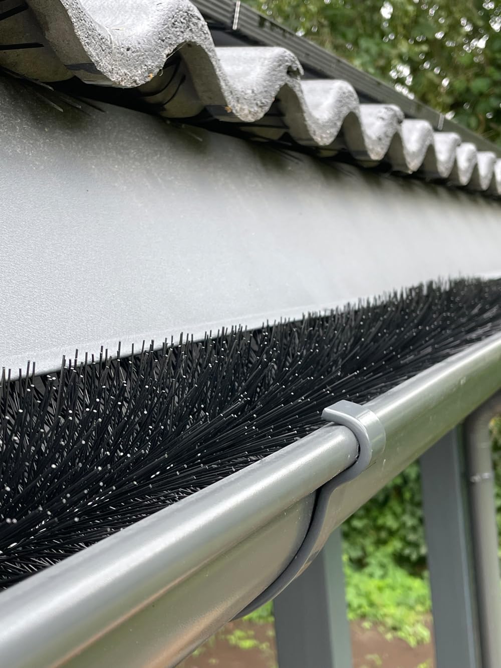 30 m 30 Stück Dachrinnenbürste Länge - 100 cm Durchmesser - 12 cm | UV-beständig | Laubschutz | Mard