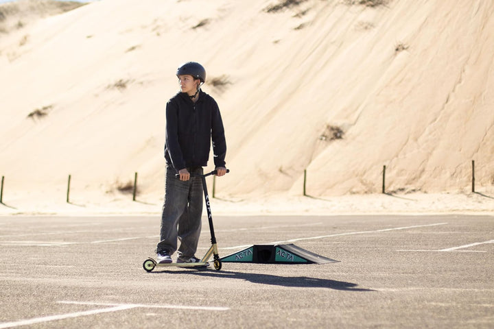 ACTA Kinder-Skate-Rampe – Mini-Rampe für Freestyle-Scooter, BMX, RC-Car-Rampe – Leicht und tragbar S
