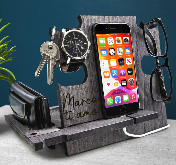 Docking Station personalisiert – Geschenk für Männer Geburtstag – Handyhalterung Organizer aus Holz