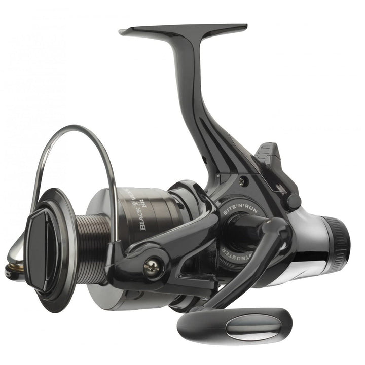 Daiwa - Black Widow Baitrunner/Freespool Rollen Grössen 3500A/4000A/4500A/5000A Karpfen Hecht Lachs