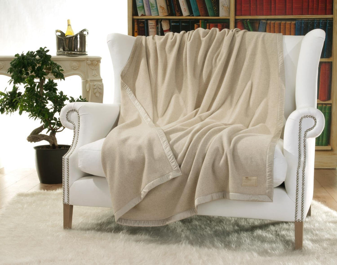 Wohnen & Accessoires GmbH & Co. KG Kaschmirdecke, Wolldecke aus 100% Kaschmir Amalfi Creme-beige 150