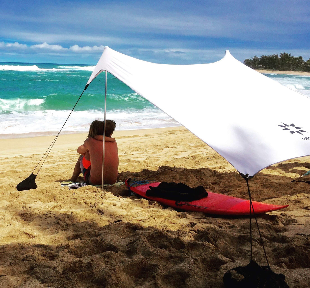 Neso Strandzelt mit Sandanker, tragbares Sonnendach - 2,1m x 2,1m – Patentierte mit verstärkten Ecke