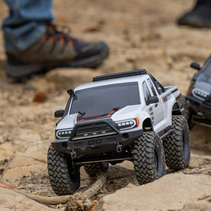 Axial RC Truck 1/10 SCX10 III Base Camp 4X4 Rock Crawler Brushed RTR (Akku und Ladegerät Nicht im Li